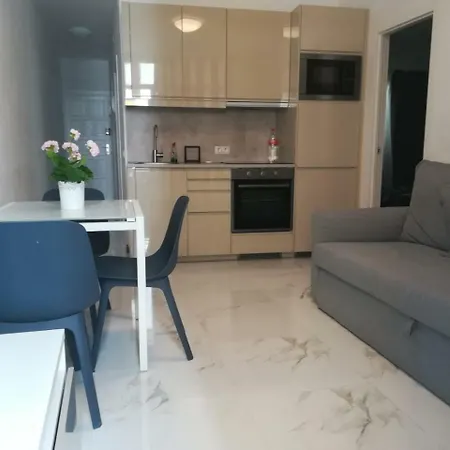 Apartment Parigi 3 *