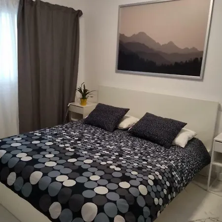 Parigi 3 Apartment